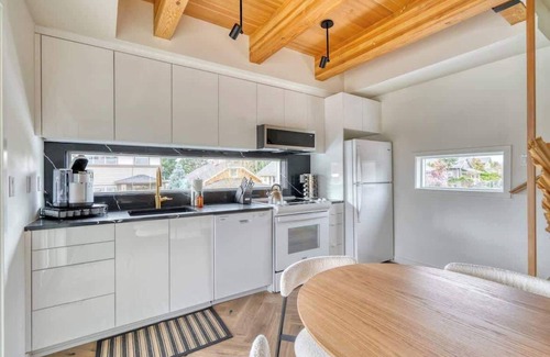 Alberta Arts District House | Designer Townhome in Alberta Arts + In-Law Suite