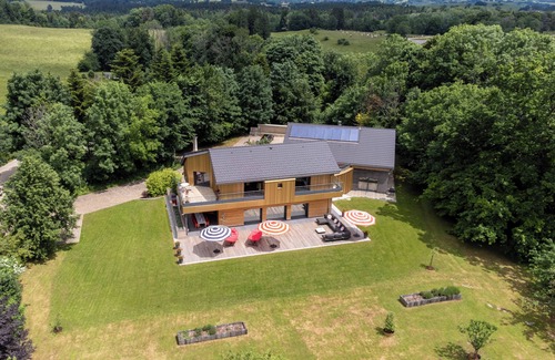Mournans-Charbonny House | Designer vacation home for 8, private heated indoor pool, Jura