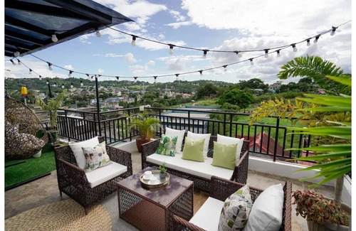 Antipolo Apartment | Designers’ Suite, Antipolo, Netflix, WiFi, Parking