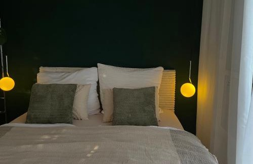 Hochheim am Main Apartment | Designerwohnung mit malerischer Terrasse - Modern, Gemütlich & Zentral