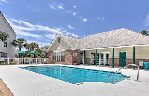 Indian Bayou Apartment | Destin Apt w/Pool Access in Indian Lake!