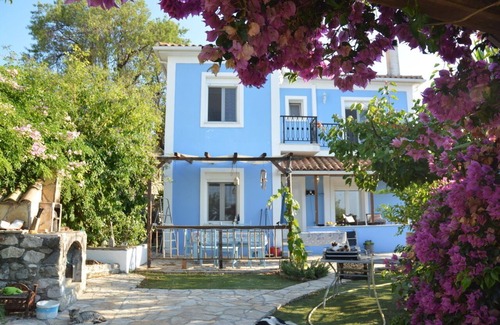 Kypseli Villa | Det'd. Villa, 5 mins to beach, Sea Views, Private Pool, 3 Bedrooms (2 ensuite).