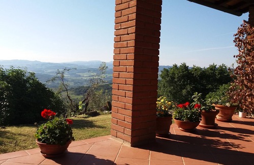 Montecatini Val di Cecina House | detached quiet country house with large terrace and great views