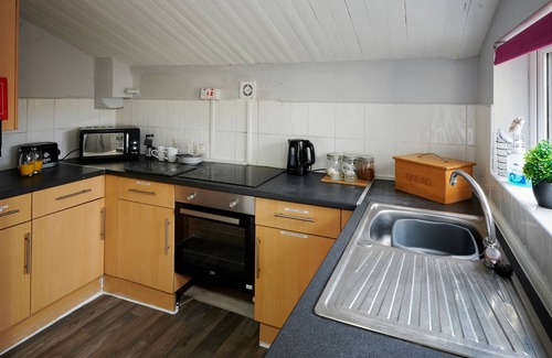 Flintshire House | Detached 3 Bed House, Ideal for Long Stays & Pets