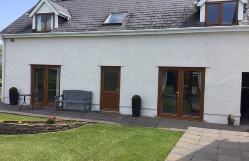 Porthyrhyd House | Detached annexe in a pretty village close to Botanical Gardens and Carmarthen