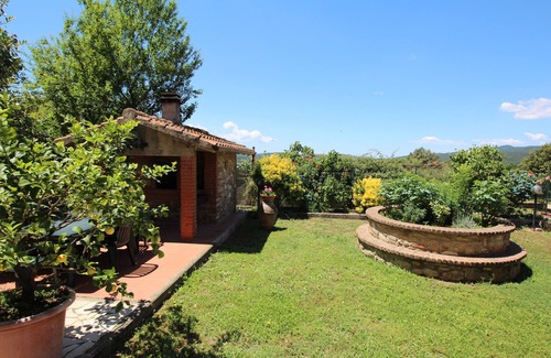 Casole d'Elsa House | Detached apartment with swimming pool for exclusive use