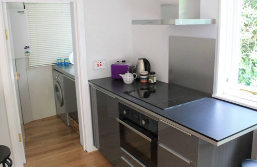 New Forest District Cabin | Detached Cabin With Loft. Sleeps 4. Quirky Modern Style. Woodland Walk To Beach