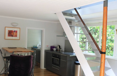 New Forest District Cabin | Detached Cabin With Loft. Sleeps 4. Quirky Modern Style. Woodland Walk To Beach