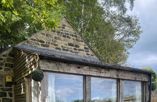 Leeds Cottage | Detached cottage . Private drive gate property /dog friendly