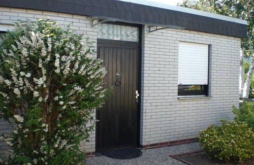 Tossens House | Detached flat-roof bungalow near to the beach