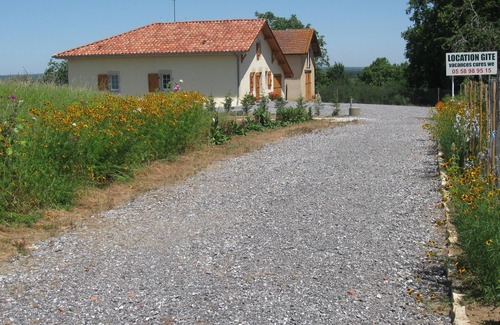 Cassen House | Detached gite near Dax Préchacq les bains, Landes coast. Pets allowed