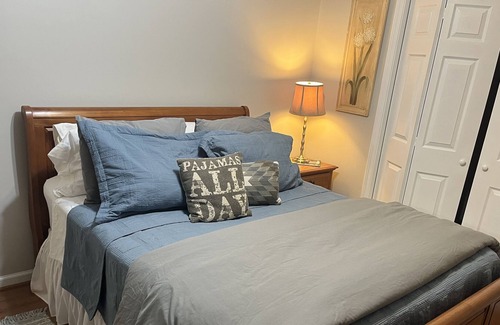 New Bern Apartment | detached guesthouse, minutes to downtown, breweries, and shopping