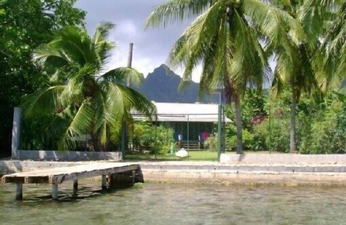 Papeto'ai House | Detached house in a tropical garden with relaxing sea view