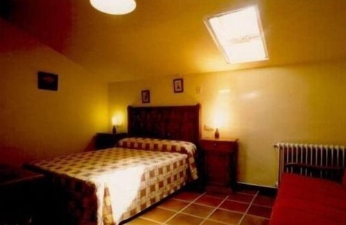 La Iruela Cottage | Detached house in the middle of the forest, with two apart. independ. One of reservation use