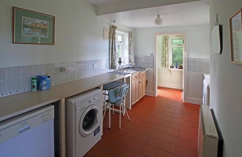Llandrindod Wells House | Detached rural bungalow, with sunroom, parking and enclosed garden