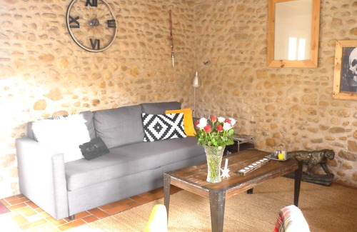 Gan House | Detached stone house in a 3-hectare property in the Pyrenean foothills