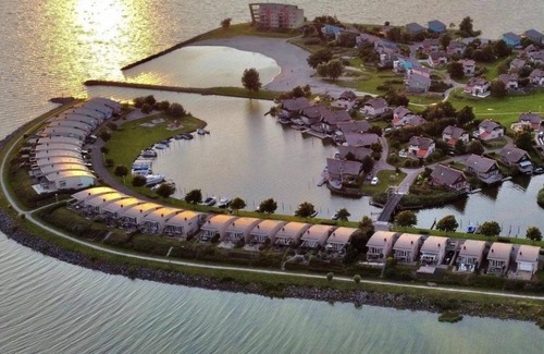 Makkum Cabin | Detached villa on dyke at the IJsselmeer