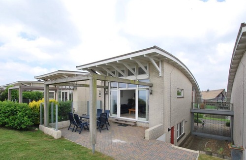 Makkum Cabin | Detached villa on dyke at the IJsselmeer