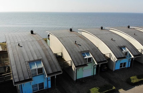 Makkum Cabin | Detached villa on dyke at the IJsselmeer
