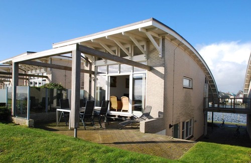 Makkum Cabin | Detached villa on the dike of the IJsselmeer