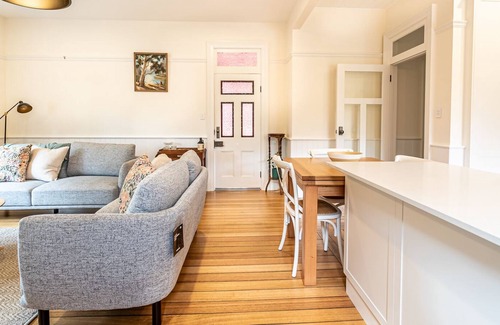 Collinsvale Cottage | Devine Cottage, Collinsvale. Beautifully Renovated Home Only 12minutes From Mona