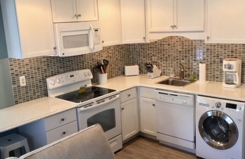 Dewey Beach Condo | Dewey Beach Condo 2BR + Sleeper. Family friendly! Three min walk to the beach!