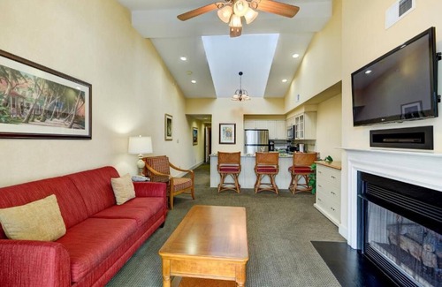 Northeast Virginia Beach Villa | Diamond Resorts Turtle Cay Resort - 1 Bedroom Accessible Roll in Shower