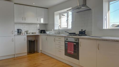 Didcot Apartment | Didcot- Private Flat with Garden & Parking 03