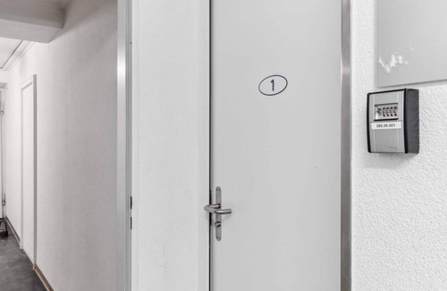 Bergdietikon Apartment | Dietikon Apartment with Fully Equipped Kitchen