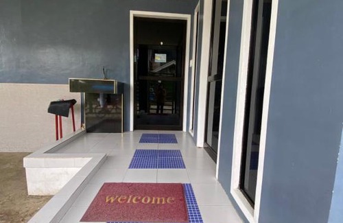 Bayabas House | DigFamilyApartment Suite Room with toilet in Bayabas near Tandag City