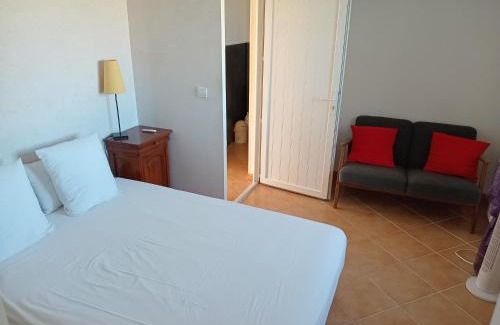 Roquefort-la-Bedoule Apartment | Digital Detox Relaxation and Games