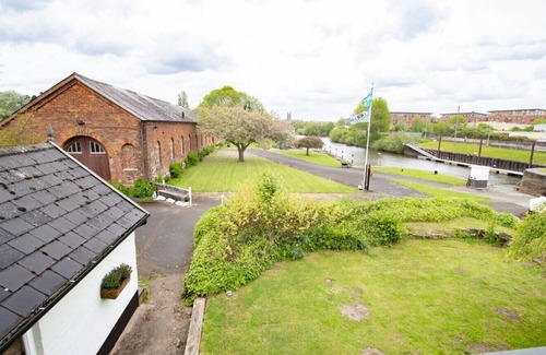 Diglis Cottage | Diglis Lock Cottage on an island on the River Severn in Worcester .
