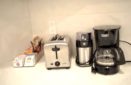 Dimond House | Dimond Abode; Modern Family Vacation Rental in Oakland | Steps from Markets & Cafés