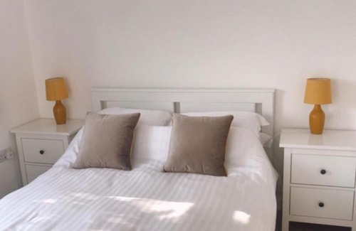 Carnon Downs Apartment | Dingley Dell - Superb location for Truro in private accommodation