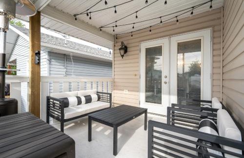 Drumheller House | Dino Roar I Sleeps 12 I New
