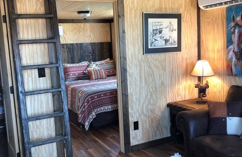 Glen Rose Cabin | Dinosaur Valley RV Park Cabin 3