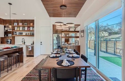 Chestnut House | Dip into the 512 Experience! 6 BDRMS W/Pool Mins to DT & SXSW!