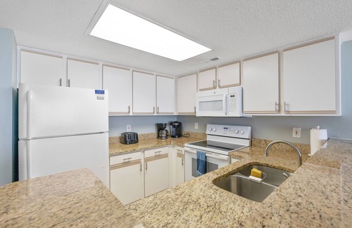 Myrtle Beach Condo | Direct Oceanfront 2 bedroom Condo! Lazy River! Walk to Boardwalk and restaurants