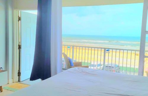 East Daytona Apartment | Direct Oceanfront With Balcony