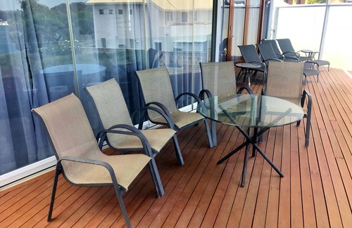 North Fremantle Villa | DIRECT ON RIVER-FRONT! - ARCHITECTURAL VILLA - PLUS 3 MIN WALK TO BEACH!