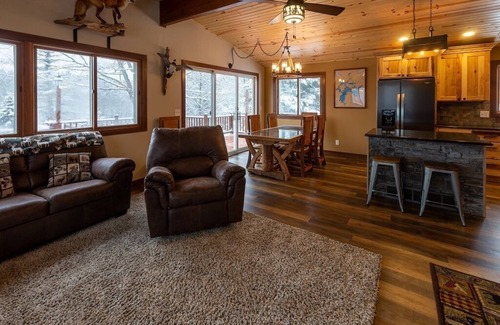 Mercer Cabin | Direct Trail Access!