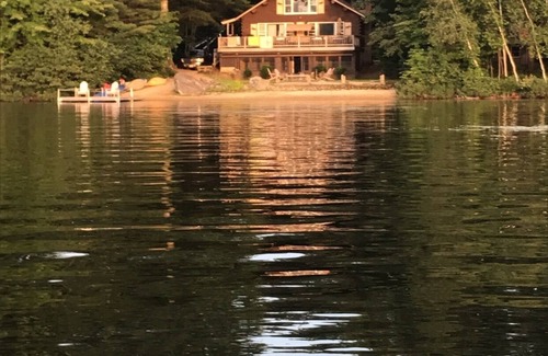 Conway Cabin | Direct Waterfront Log Cabin,Sweeping Mt Views. Sunsets, Fire-pit, Boats, Hiking