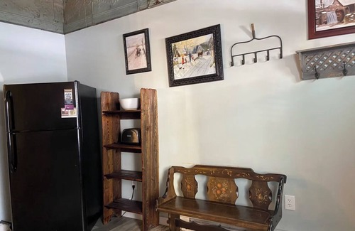Ashfield Apartment | Directly across from the Old Jail, historical & surreal, ground floor 2 bedroom