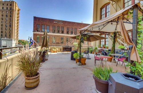 Main - Military Plaza Apartment | Directly on Riverwalk/King