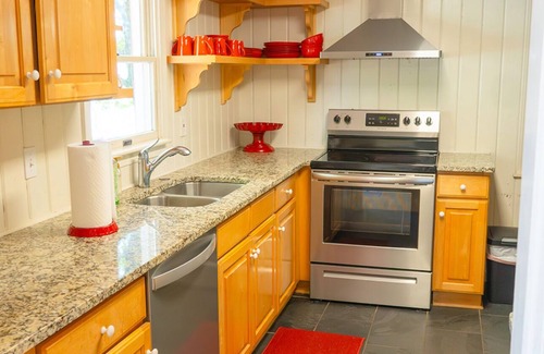 Suttons Bay Cottage | Directly on Suttons Bay