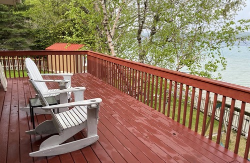 Suttons Bay Cottage | Directly on Suttons Bay