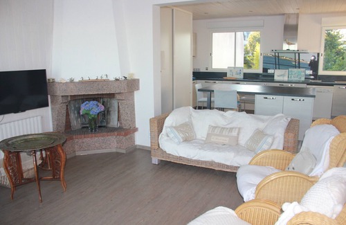 Larmor-Plage Villa | Directly on the beach, unique sea view, quiet, Clévacances rating, for 8 persons