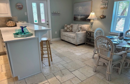 Madeira Beach Apartment | Directly on the Beach