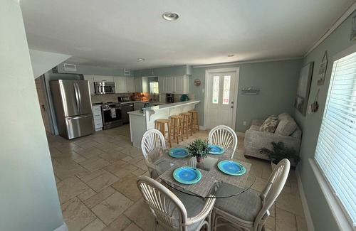 Madeira Beach Apartment | Directly on the Beach