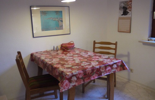 Eißendorf Apartment | Directly on the city park, ideal for walks and visits in MidSommerland